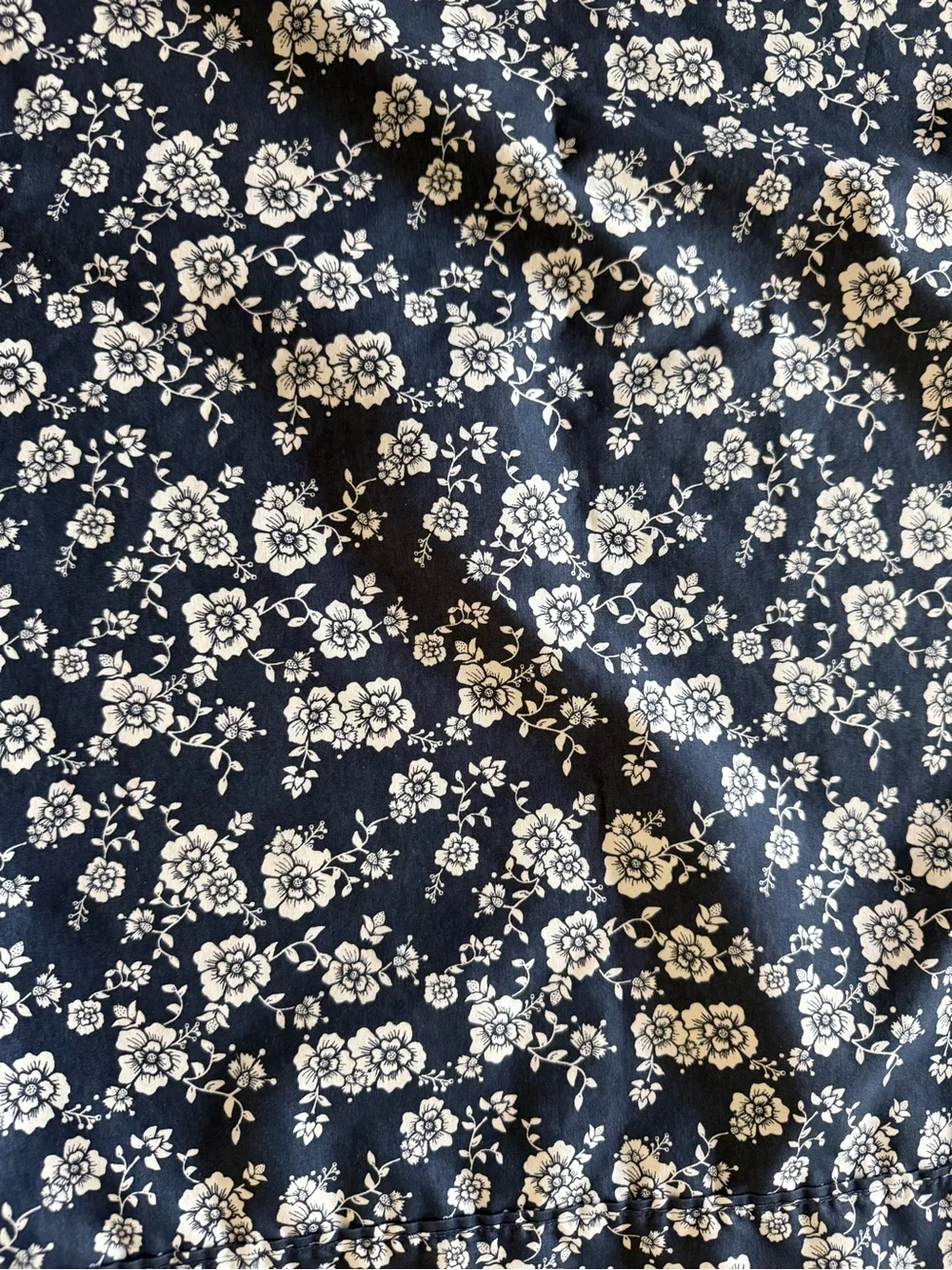 Set of 2 king sized pillow cases South point floral navy blue and white floral